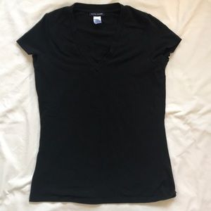 🔵 Black tee shirt